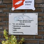 Het RDW-erkenningsbordje aan de gevel